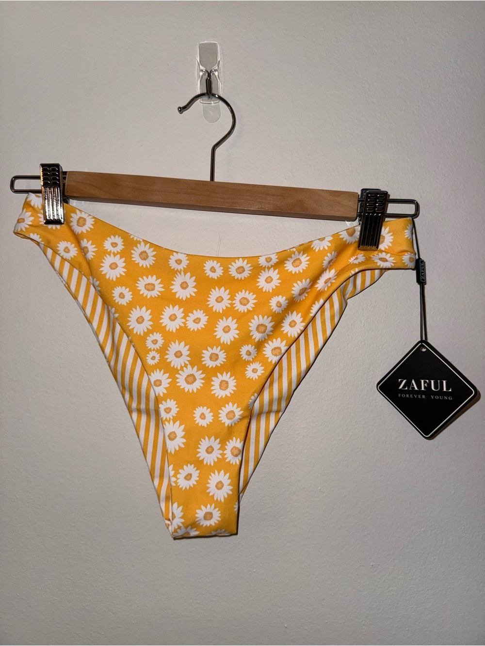 Zaful Yellow Daisy Tie-Front Bikini Set - Picture 4 of 6